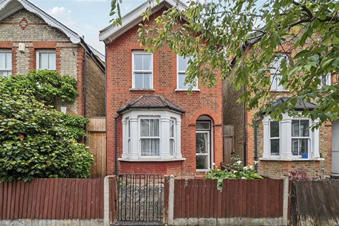 3 Bedroom Detached House To Rent In Chatham Road, Kingston Upon Thames, KT1