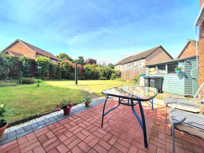 2 Bedroom House To Rent In Mallow Close, Northfleet, DA11