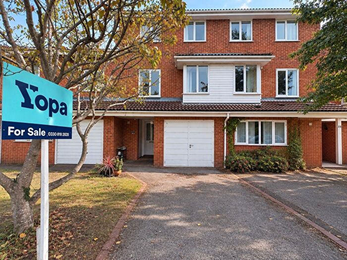 4 Bedroom Town House For Sale In Spencer Road, Twickenham, TW2
