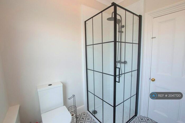 2 Bedroom Flat To Rent In Ashburnham Road, Bedford, MK40