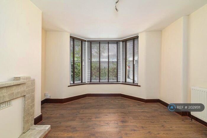 1 Bedroom Flat To Rent In Beversbrook Road, London, N19