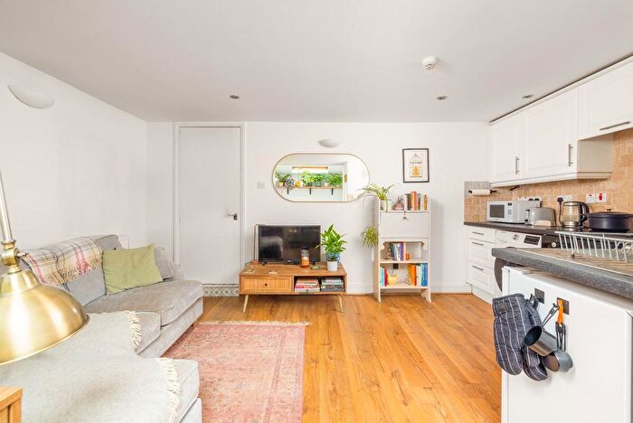 1 Bedroom Flat For Sale In Sydenham Road, Totterdown, BS4