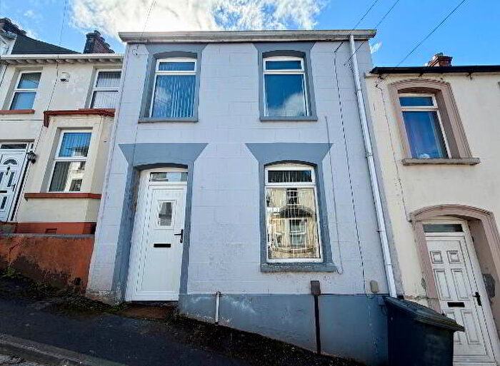 3 Bedroom Mid TownHouse For Sale In Robert Street, L’derry, BT47