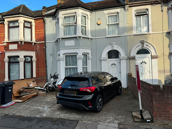 4 Bedroom Terraced House To Rent In Bengal Road, Ilford, IG1