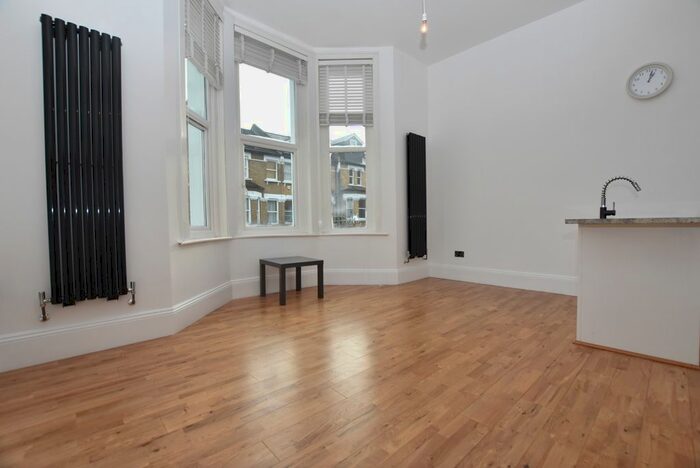 2 Bedroom Flat To Rent In Waldegrave Road, London, SE19