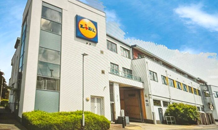 1 Bedroom Apartment For Sale In Headley Road, Woodley, Reading, RG5