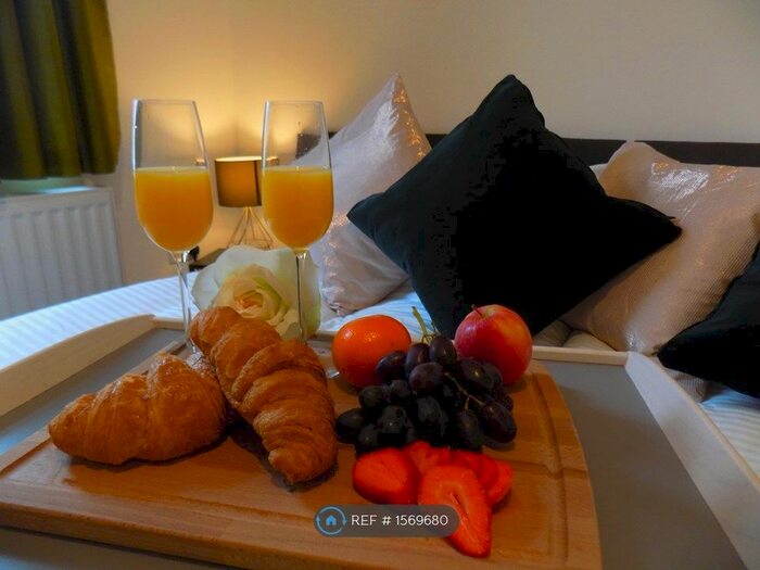 1 Bedroom Flat To Rent In Splott Road, Cardiff, CF24