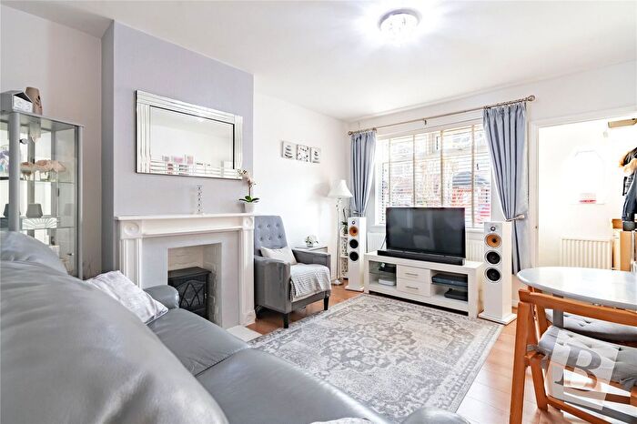2 Bedroom Maisonette For Sale In Grantham Gardens, Chadwell Heath, RM6
