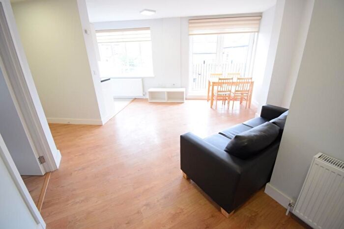 2 Bedroom Flat To Rent In Thornsett Road, London, SW18