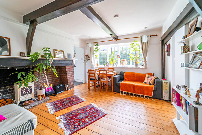 1 Bedroom Apartment For Sale In Heath Close, Hampstead Garden Suburb, NW11