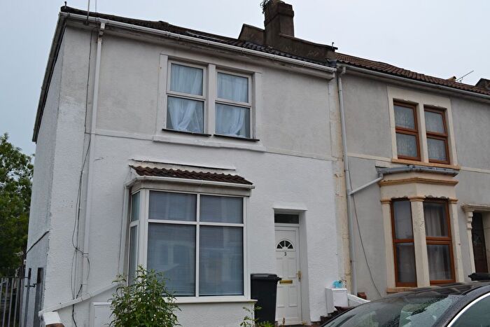 2 Bedroom Maisonette To Rent In Co-Operation Road, Easton, Bristol, BS5