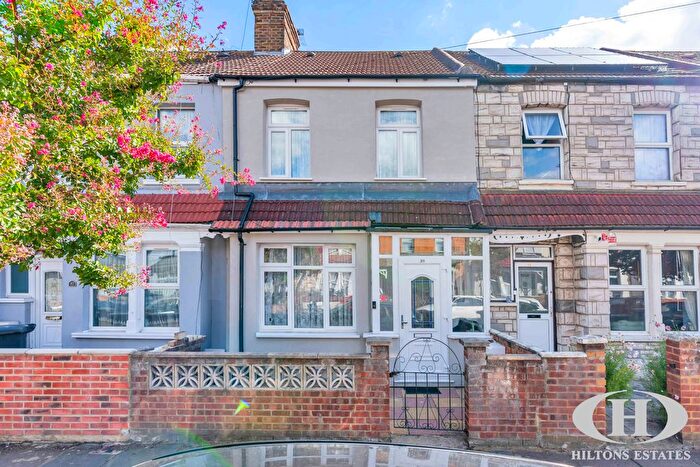 3 Bedroom Terraced House For Sale In Trinity Road, Southall, UB1