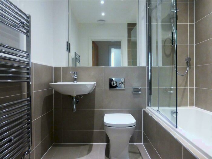 2 Bedroom Apartment To Rent In Heron Way, Maidenhead, SL6
