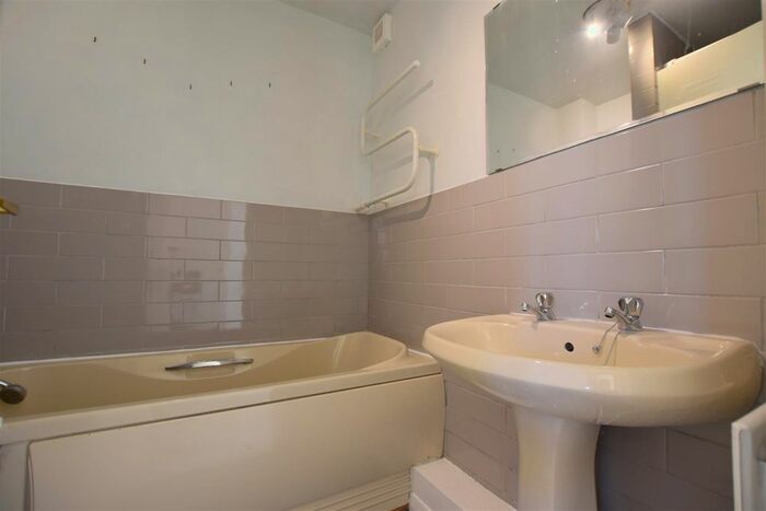 1 Bedroom Flat To Rent In West Street, Reigate, RH2
