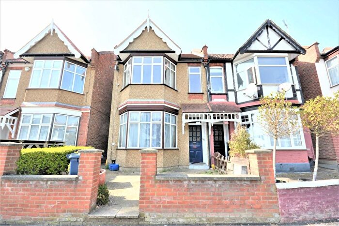 2 Bedroom Flat To Rent In Audley Road, London, NW4