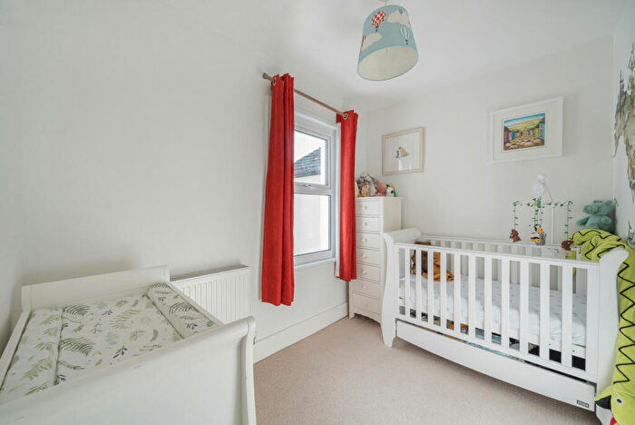 3 Bedroom Terraced House For Sale In Boundary Road, Woking, GU21
