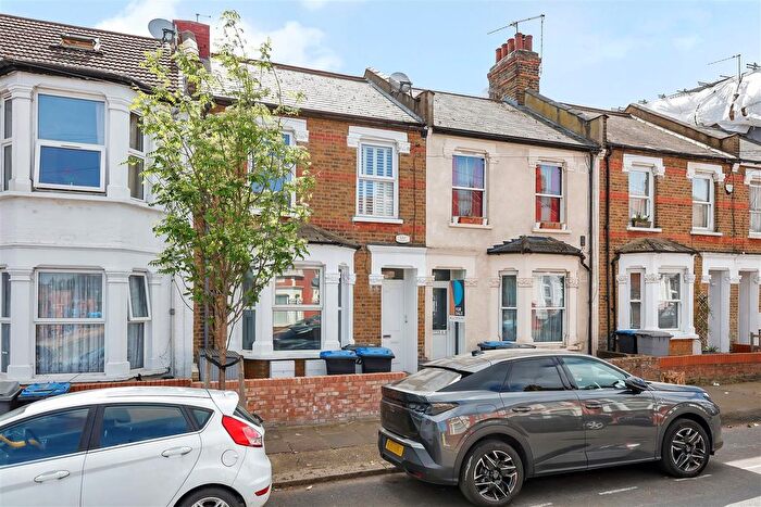 2 Bedroom Flat For Sale In Leopold Road, London, NW10