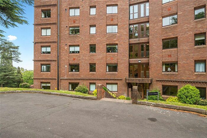 2 Bedroom Flat For Sale In Lythe Hill Park, Haslemere, Surrey, GU27