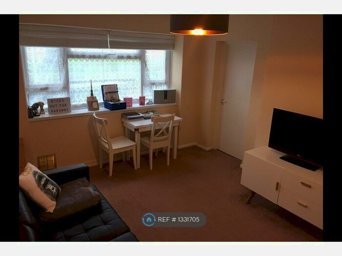 1 Bedroom Flat To Rent In Forest View Road, London, E12