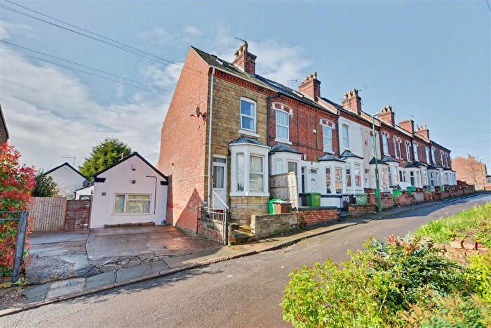 3 Bedroom Terraced House For Sale In Thorneywood Rise, Nottingham, NG3