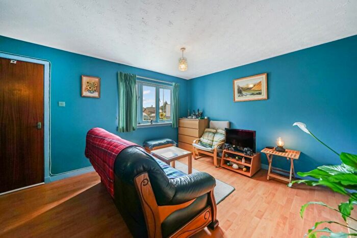2 Bedroom Flat For Sale In Greenlaw Crescent, Paisley, Renfrewshire, PA1