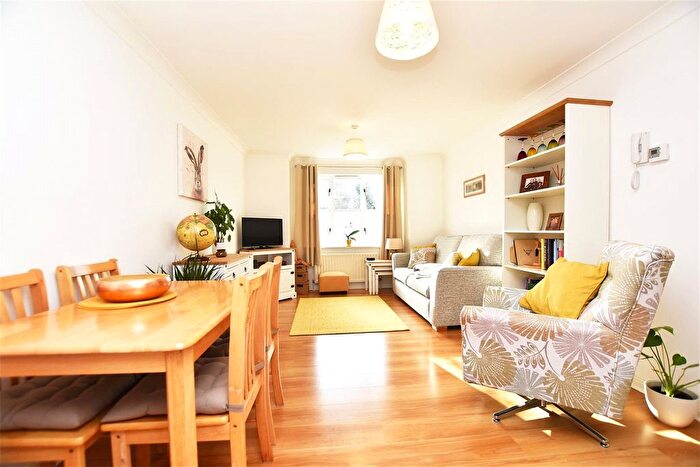 1 Bedroom Flat To Rent In Malting Way, Isleworth, TW7