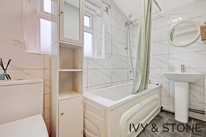 3 Bedroom Terraced House For Sale In Sperling Road, London, Greater London, N17
