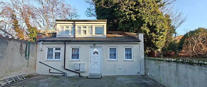 2 Bedroom Detached House To Rent In North Grove, Seven Sisters, N15