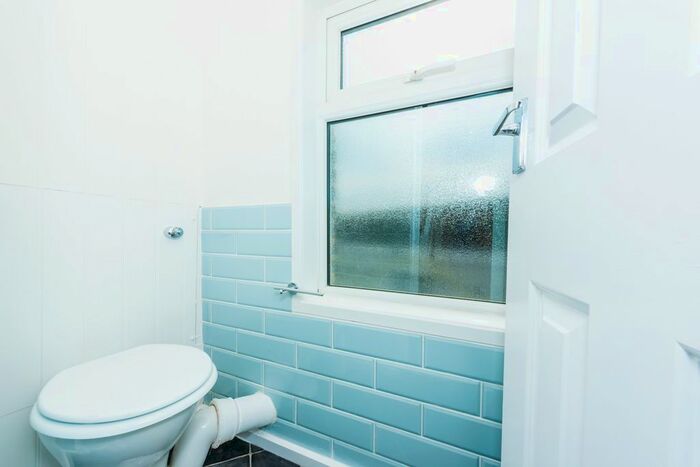 2 Bedroom Flat For Sale In Ferndale Road, London, SW9