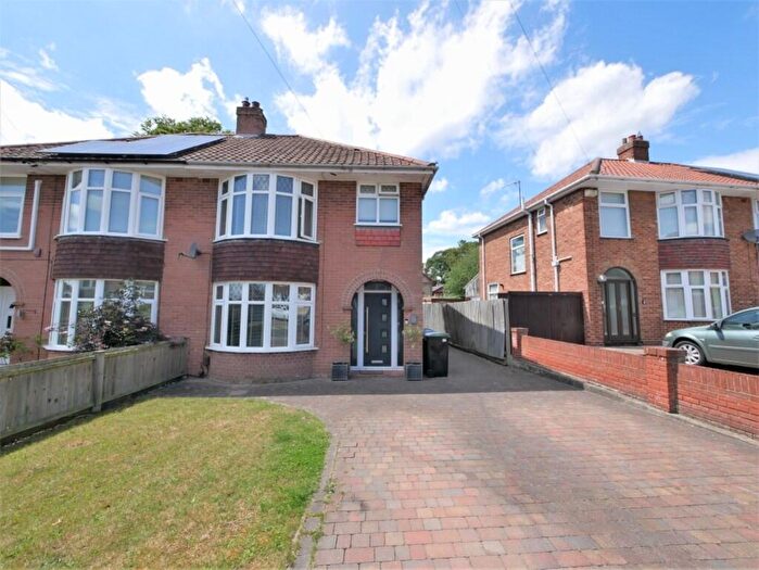 3 Bedroom Semi Detached House For Sale In Chelsea Close, Ipswich, Suffolk, IP1