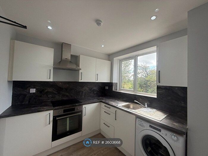 Studio To Rent In Uxbridge Road, Hayes, UB4