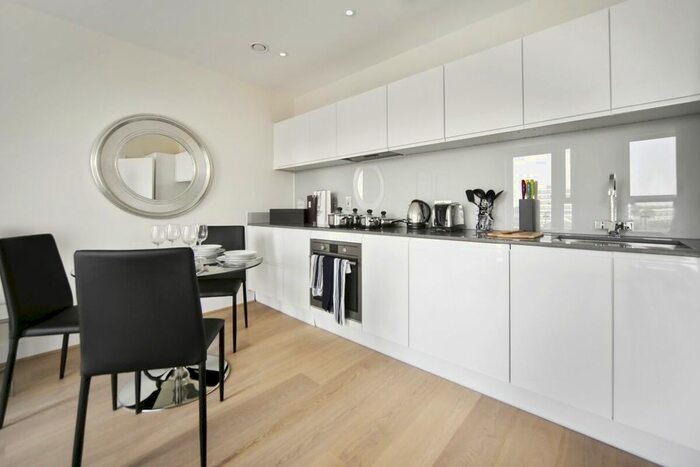 2 Bedroom Flat To Rent In King Street, London, W6