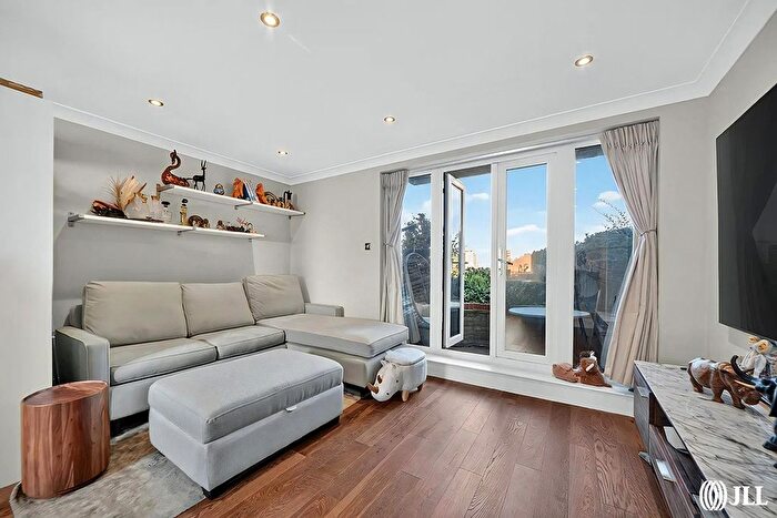 2 Bedroom Flat To Rent In Caledonian Wharf, Caledonian Street, E14