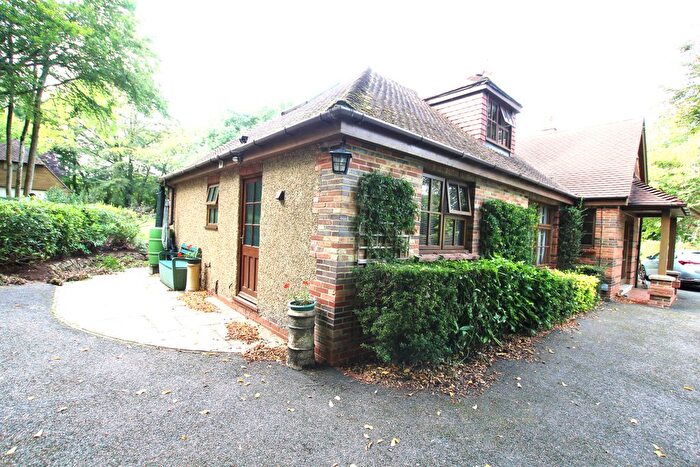 1 Bedroom Bungalow To Rent In , TN27