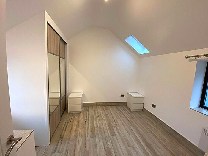 1 Bedroom Coach House To Rent In Corporation Road, Cardiff(City), CF11