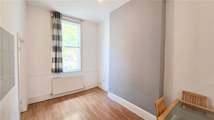 1 Bedroom Flat To Rent In Earls Court Road, Earls Court, London, SW5