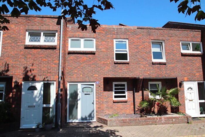 3 Bedroom Terraced House For Sale In Halfpenny Lane, Portsmouth, Hampshire, PO1