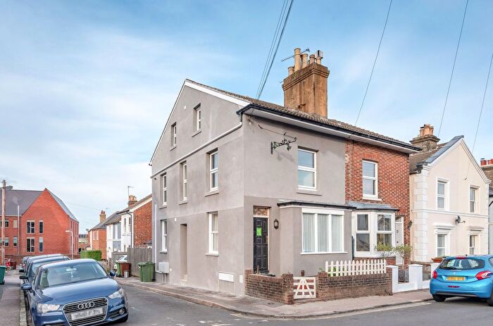 2 Bedroom Flat To Rent In Newcomen Road, Tunbridge Wells, TN4