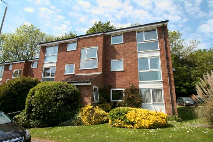 2 Bedroom Flat To Rent In Shenley Court, Shenley Road, Hemel Hempstead, Hertfordshire, HP2