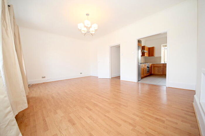 1 Bedroom Flat To Rent In Wades Hill, London, N21