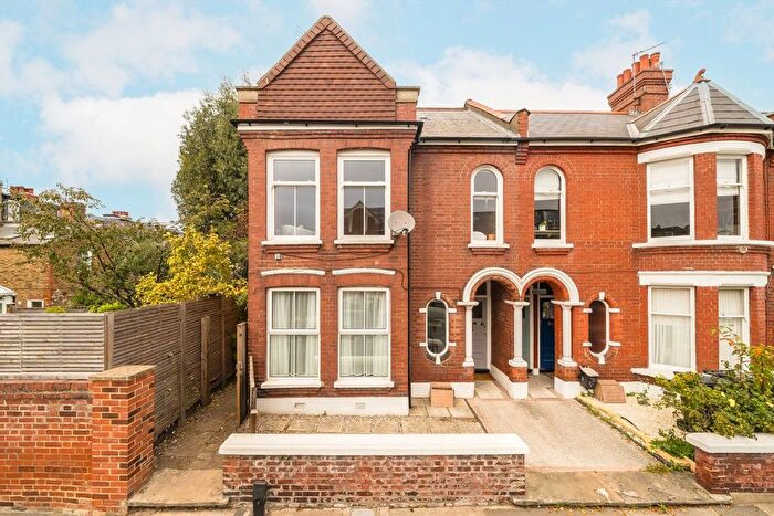 2 Bedroom Maisonette For Sale In Burnbury Road, Balham, SW12