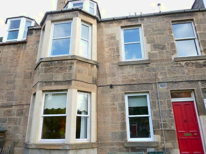 3 Bedroom Flat To Rent In Myrtle Terrace, Edinburgh, EH11