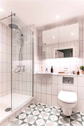 2 Bedroom Flat To Rent In Uncle Leeds, Whitehall, LS12