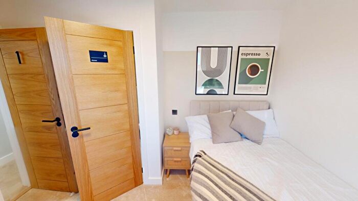 6 Bedroom House To Rent In Oak Tree Lane, Birmingham, B29