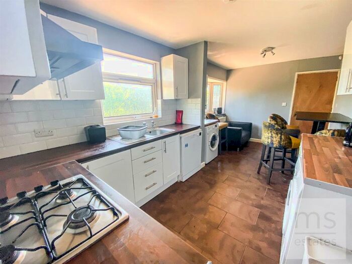 5 Bedroom Semi-Detached House To Rent In Dorket Drive, Wollaton, Nottingham, NG8