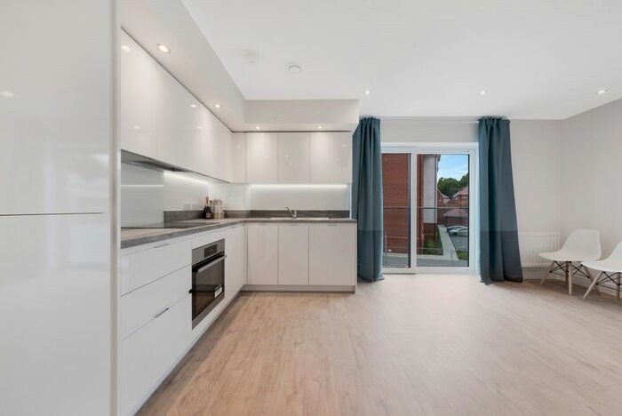 1 Bedroom Flat To Rent In Stirling Drive, Luton, London, LU2