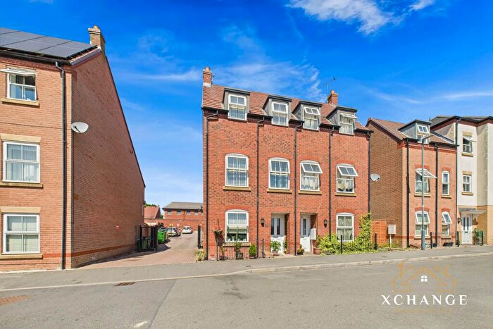 3 Bedroom Semi-Detached House For Sale In Larch Close, Nuneaton, CV10