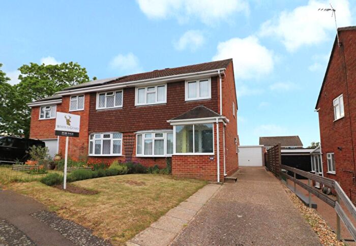 3 Bedroom Semi-Detached House For Sale In Paxton Close, Hedge End, SO30
