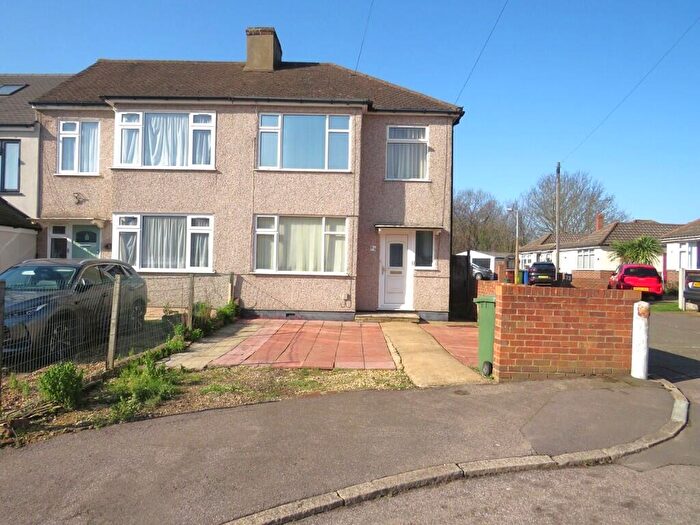 3 Bedroom End Of Terrace House For Sale In Grovelands Way, Grays, Essex, RM17