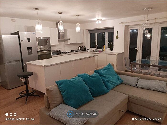 4 Bedroom Semi-Detached House To Rent In Glendale Gardens, Wembley, HA9